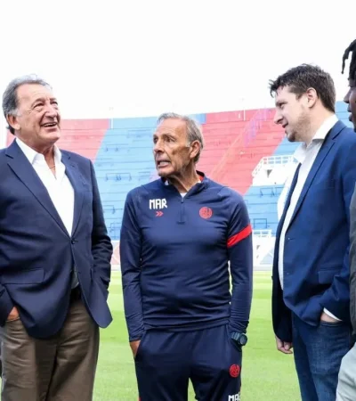 Julio Lopardo, el segundo de la izquierda presidirá el Ciclón