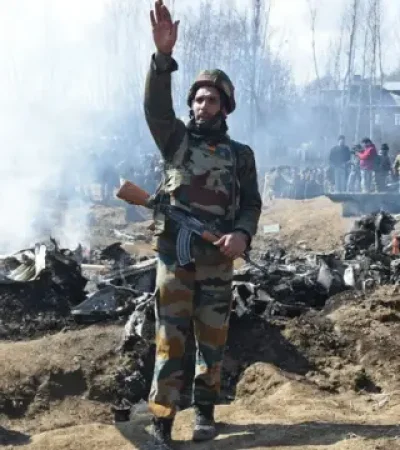 Aviones no tripulados armados con misiles realizan incursiones de destrucción de blancos específicos.