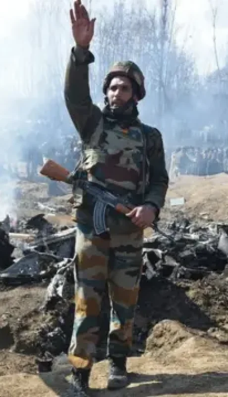 Aviones no tripulados armados con misiles realizan incursiones de destrucción de blancos específicos.