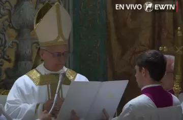 El papa León XIV celebra su primera misa tras su designación