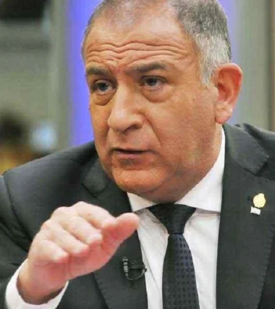 Mientras le hacían una entrevista radial, le robaron el celular al Senador cordobés./