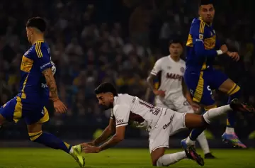 Ante una Bombonera caliente, Boca venció a Lanús en los penales