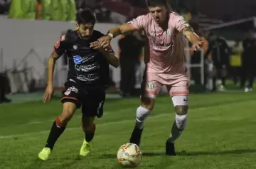 San Martín dejó pasar una gran oportunidad y cayó de local antes Estudiantes de San Luis