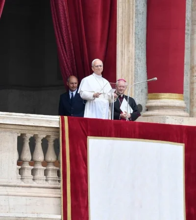 Mensaje papal en el Vaticano.