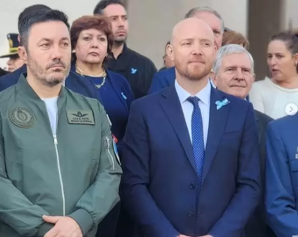 El ministro de defensa, Luis Petri, junto al intendente de Lujan de Cuyo, Esteban Allasino.