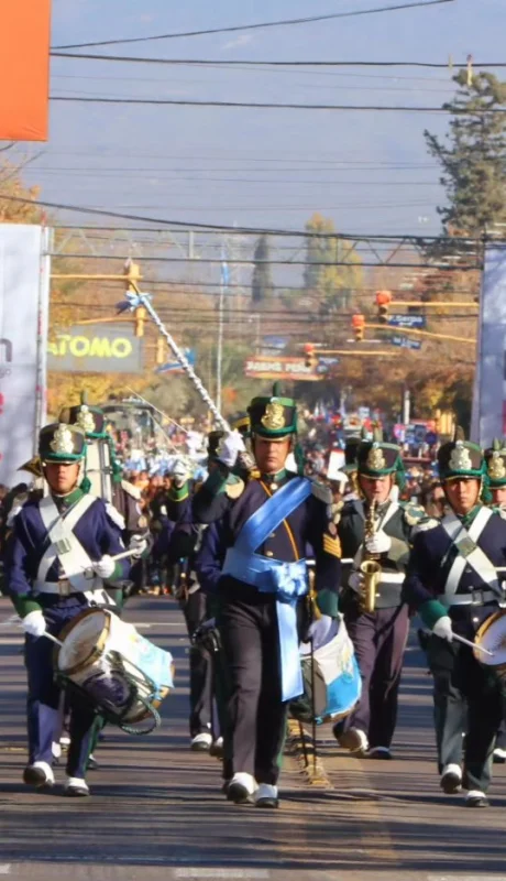Gran desfile por los 170 años de Luján de Cuyo con la presencia de Luis Petri