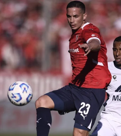 Diego Tarzia en la lucha con Sebastián Villa