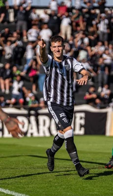 Lencioni pasó a ser jugador de Gimnasia.
