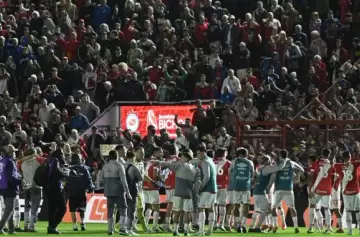 Un hincha murió en la tribuna mientras Argentinos Juniors vencía a Instituto