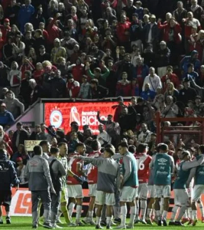 Murió un hincha de Argentinos Juniors en la tribuna/ Fuente: X