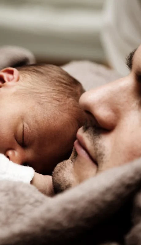 La psicóloga Almada expone el impacto psicológico de la gestación subrogada, enfocándose no solo en las mujeres gestantes, sino en las infancias.