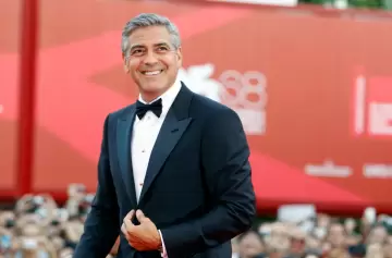 Engañada por un falso George Clooney: perdió US$15 mil en una estafa con IA