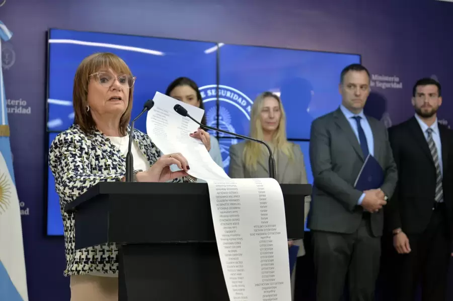 Patricia Bullrich y demás funcionarios