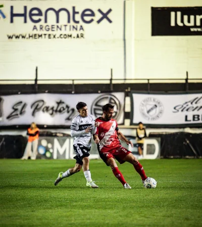 El Cruzado igualó en Floresta /Manuel Fernández