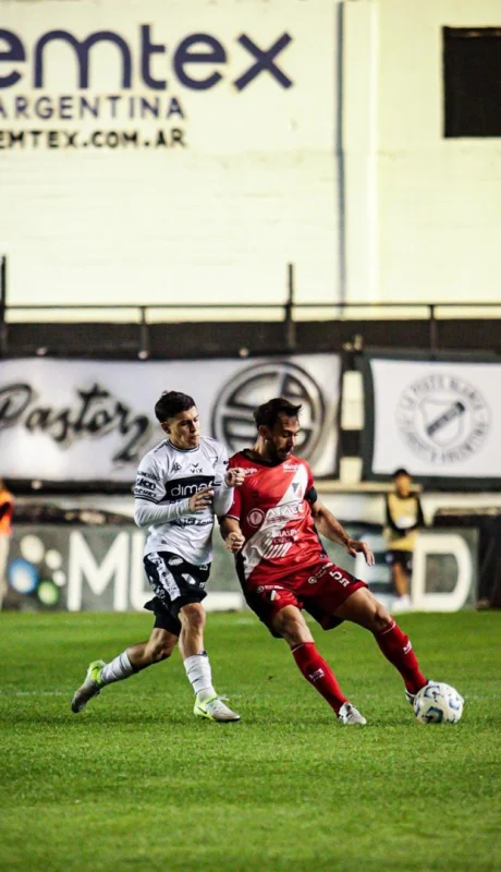 El Cruzado igualó en Floresta /Manuel Fernández