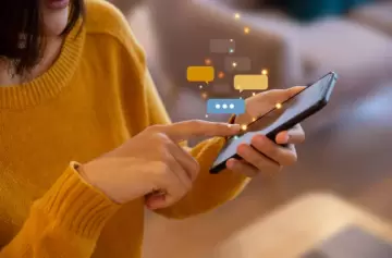 WhatsApp lanza una función de IA que resume chats: cómo funciona y cuándo llega