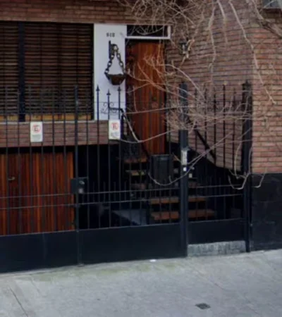 La fatal entradera ocurrió en esta vivienda de Parque Chacabuco. (Foto: web)