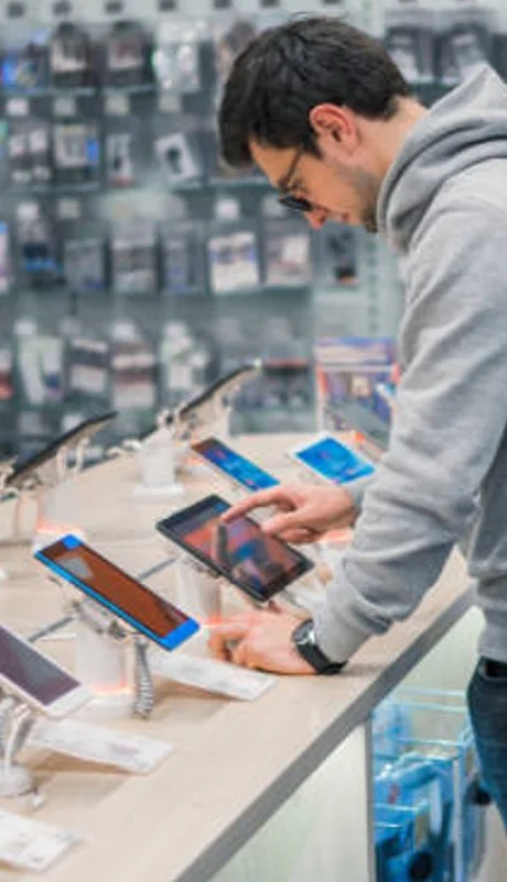 Celulares caros y desactualizados.