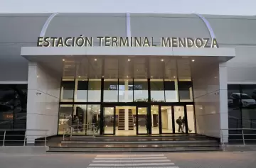 Atención pasajeros: cortes y desvíos en la Terminal, cambian los recorridos de colectivos