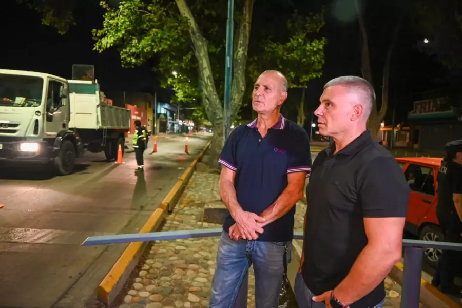 Roberto Munives, director de Tránsito y Convivencia Ciudadana, y el intendente Diego Costarelli.