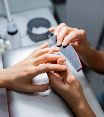 14 de mayo, Día de la Manicura.