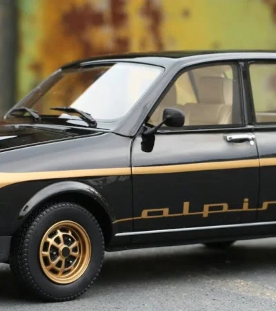 El diseño del R12 cautivó a los fanáticos. En 1978 y 1979, el R12 Alpine lució colores azul con plateado o negro con dorado/ Fuente: Web