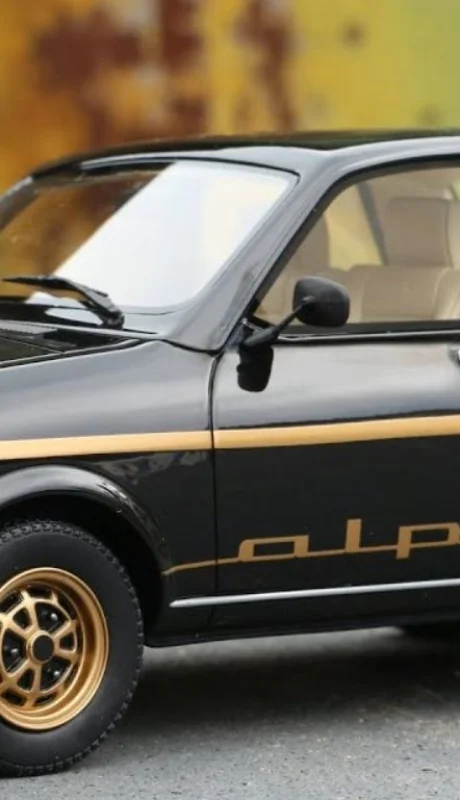 El diseño del R12 cautivó a los fanáticos. En 1978 y 1979, el R12 Alpine lució colores azul con plateado o negro con dorado/ Fuente: Web