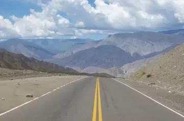 Denuncian "rutas mortales" y rechazo a peajes por obras nacionales abandonadas