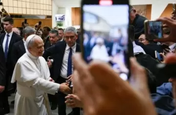 León XIV continuará la intensa presencia de Francisco en redes sociales