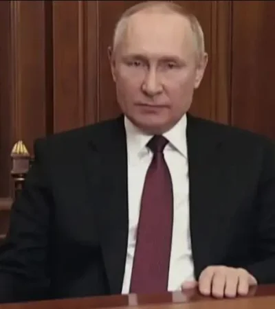 El líder ruso decidió mandar un equipo de emisarios, pero, al parecer, todavía no contempla verse con su par ucraniano.