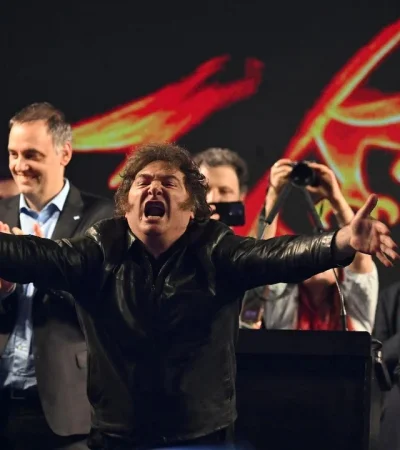 Javier Milei en el cierre de campana de Manuel Adorni.