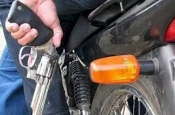 Un policía de la Ciudad abatió a un motochorro que intentó robarle su rodado
