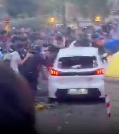 El vehículo atropelló a  varias personas