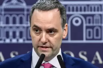 Postergan medidas para liberar el uso de dólares guardados fuera del sistema