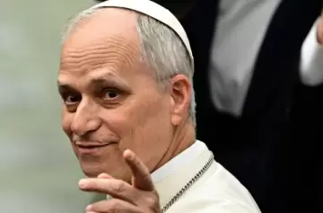 Nuevo papamóvil: León XIV elige un moderno vehículo híbrido