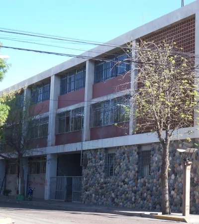 La escuela del este mendocino donde sucedió el hecho violento.