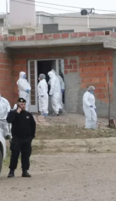 El terrible hecho se produjo en este domicilio de Caleta Olivia, Santa Cruz. (Imagen: gentileza La Opinión austral)