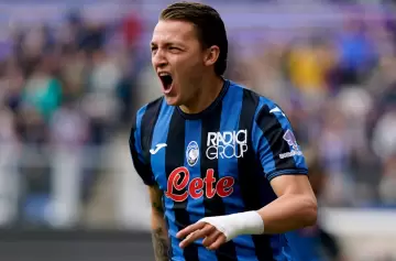 Retegui sigue marcando goles y rompió un récord en la Serie A