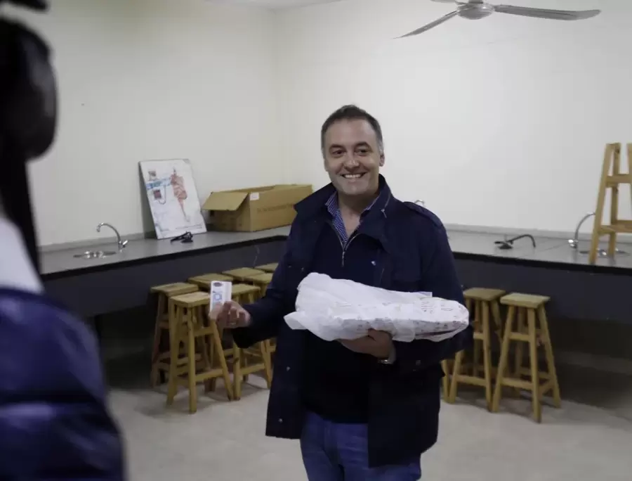 Manuel Adorni candidato soprendido