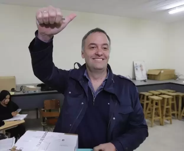 Manuel Adorni al momento de votar. Fuente: prensa