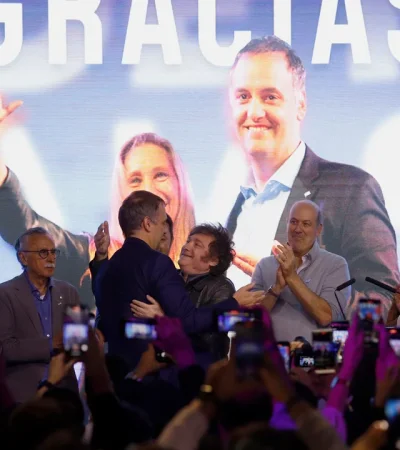 Festejos en el búnker de LLA.