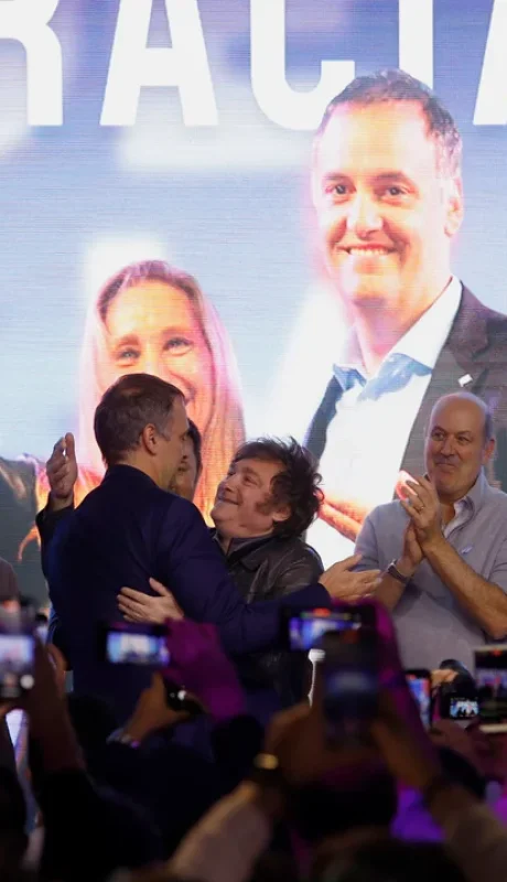 Festejos en el búnker de LLA.