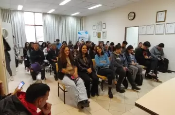Mujeres de Las Heras rompen barreras en la industria solar