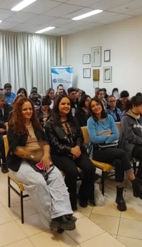 Mujeres de Las Heras rompen barreras en la industria solar