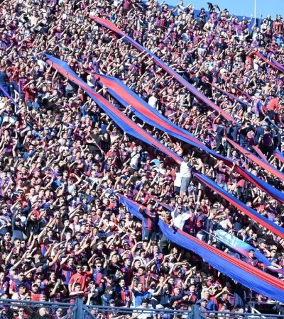 La hinchada del Ciclón le pone onda a la situación institucional