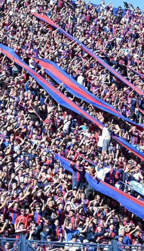 La hinchada del Ciclón le pone onda a la situación institucional