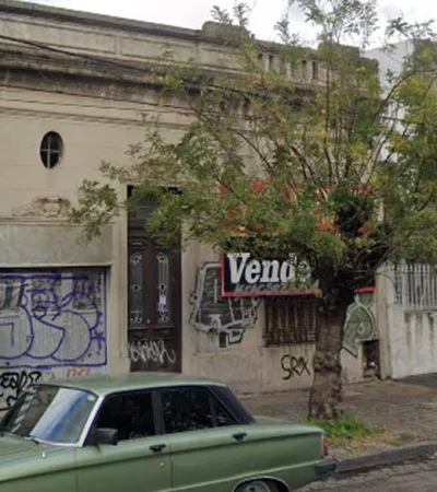 El macabro hallazgo se hizo en esta vivienda de Morón. (Foto: web)