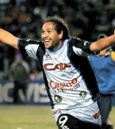 Daniel Tanque Giménez marcó dos goles ante Nueva Chicago y se convirtió en uno de los máximos ídolos de Godoy Cruz. Fuente: Foto Archivo