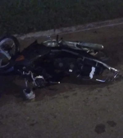 La motocicleta que empujaban las victimas cuando fueron arrolladas.