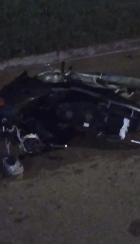 La motocicleta que empujaban las victimas cuando fueron arrolladas.